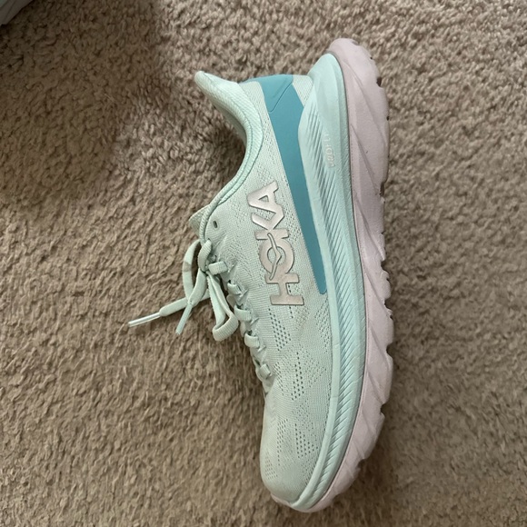 HOKA Women’s Mach 4 shoes great condition. Hardly wore size 6.5. Great support. - Picture 4 of 6